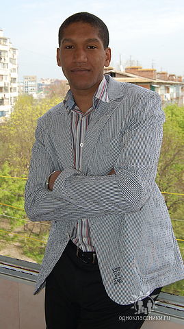 Николас Арач