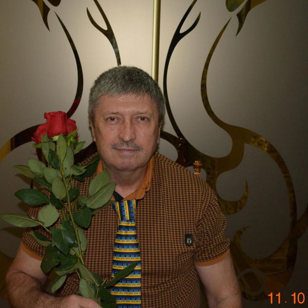 Анатолий Шишканов