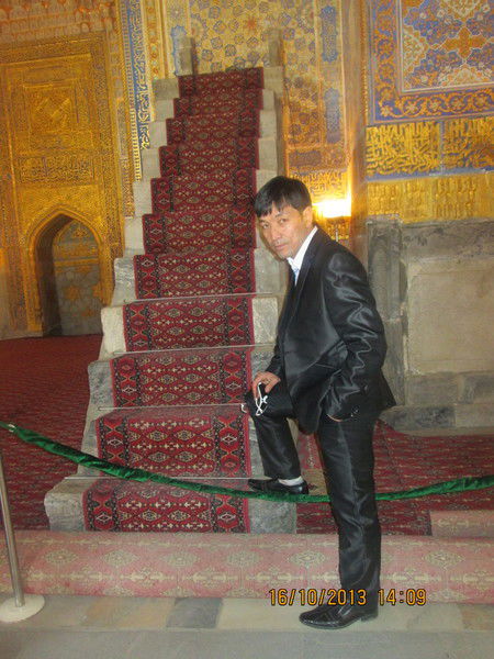 Икром Рузиев