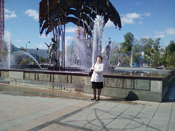 Лариса Холманская