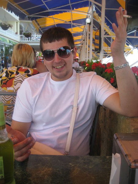 Паша Емельянов