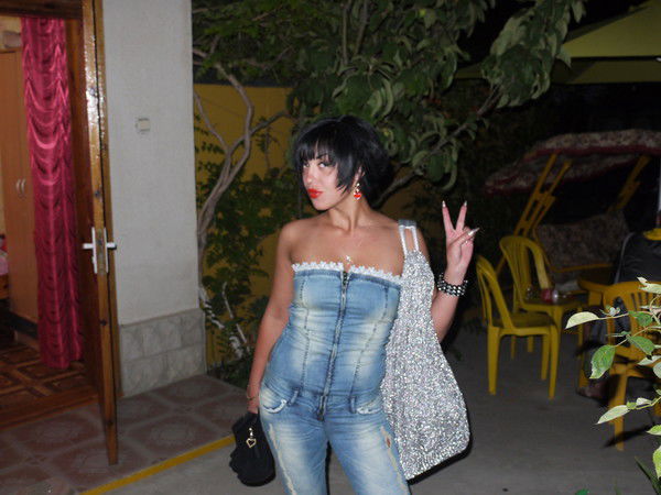 Анютка Анютка