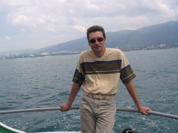 Александр Гутов