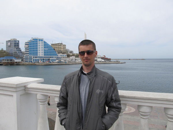 Олег Холоденко