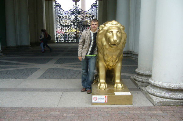 Максим Попов