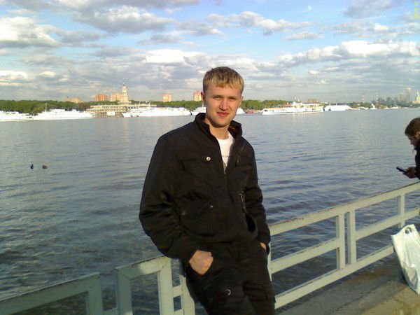 Артем Николашин