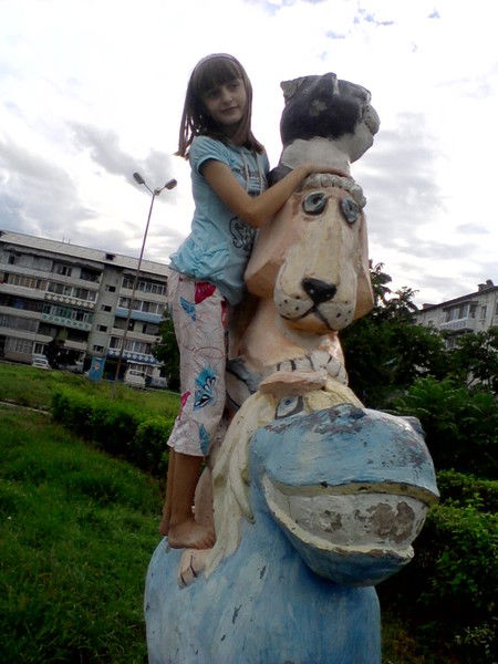 Люда Попова