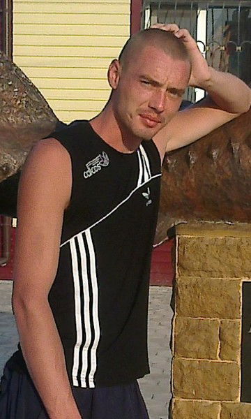 Aнтон Eмeльянов