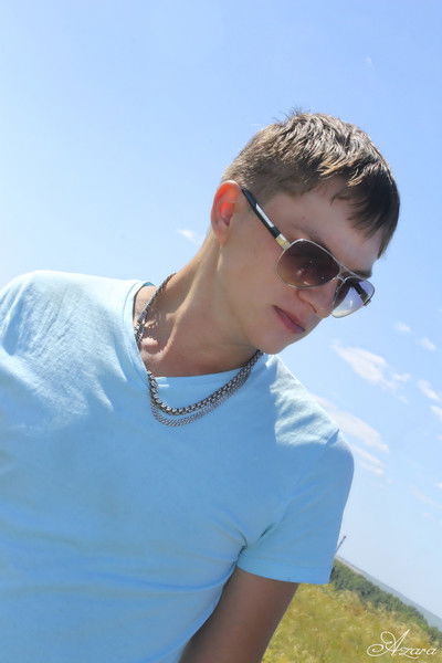 Ростислав Ларионов