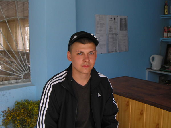 Валера Маненок