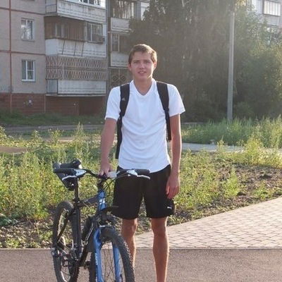 Александр Ларин