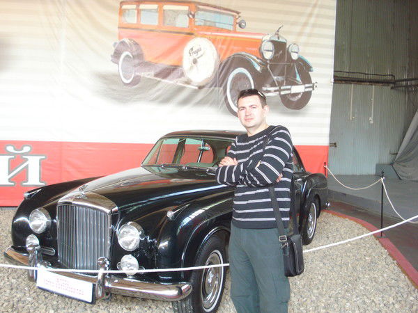 Алексей Комаров