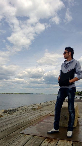 Умид Холманов