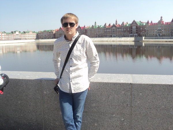 Александр Ларионов