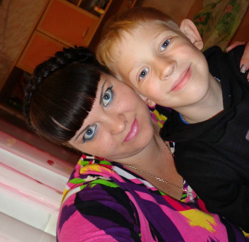 Настёна Бузова