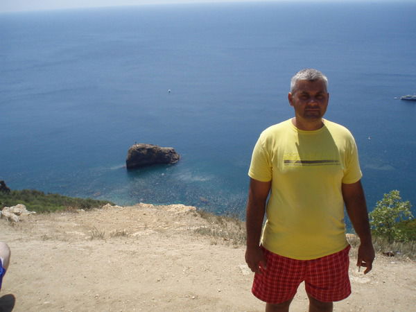 Толя Гладченко