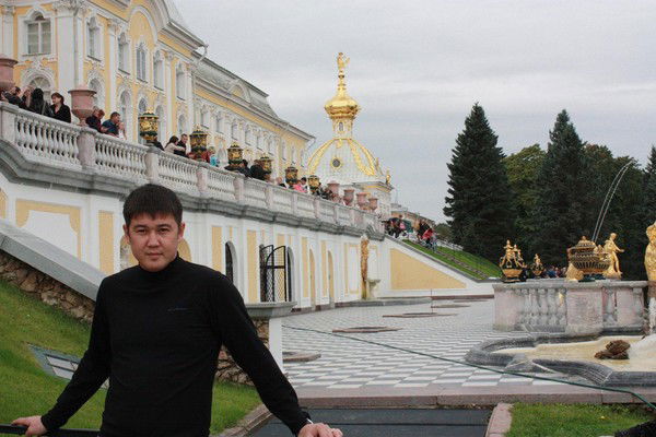 Фархат Махмудов