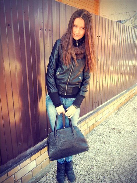 Юля Сахарварова