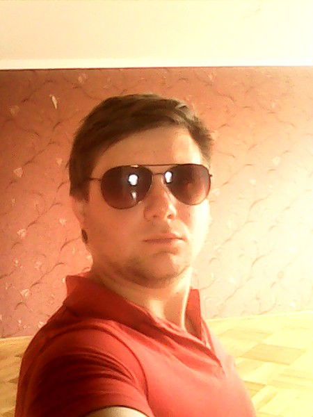 Андрей Максаков