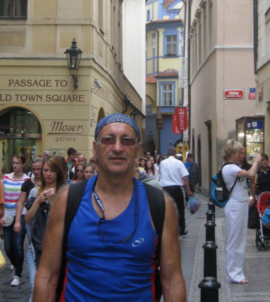 Олег Неумолотов