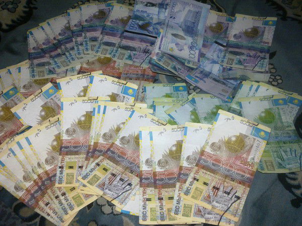 Анар Алжаксын