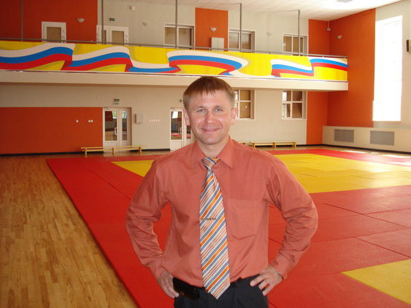 Роман Николаев