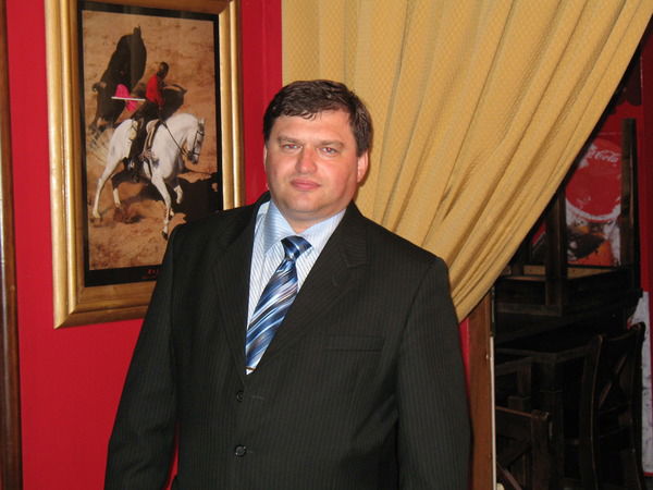 Валентин Басов