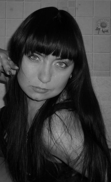 Брюнетка ***