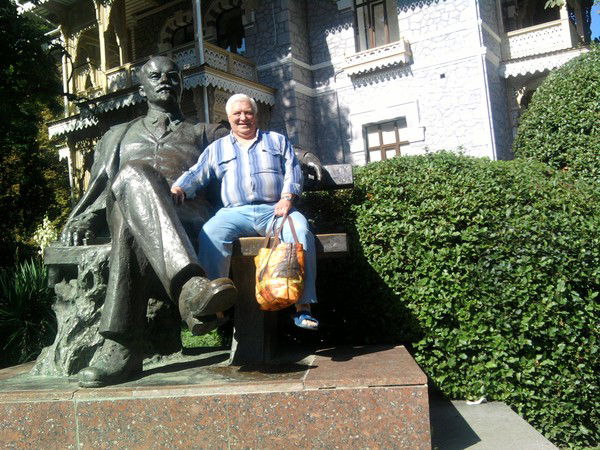 Олег Николаев