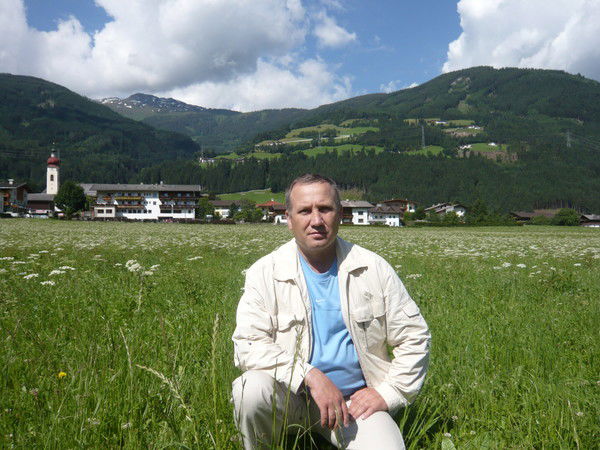 Виктор Петров