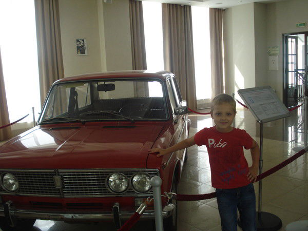 Максим Левин