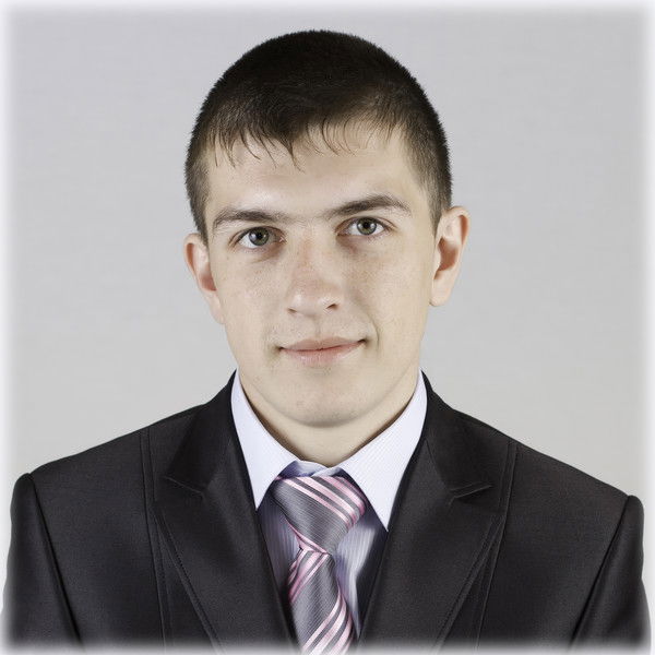 Денис Лусников