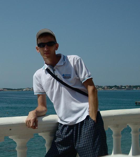 Александр Емельянов