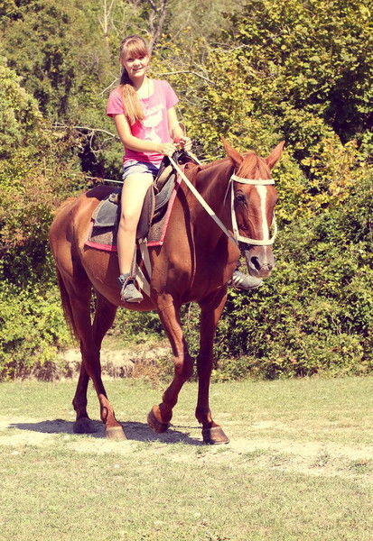 Оля Тихонова