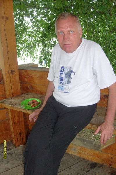 Олег Величко