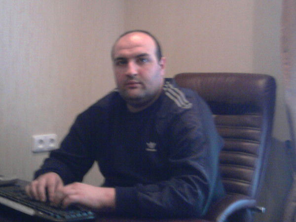 Александр Генов