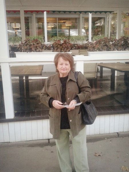 Анна Попова