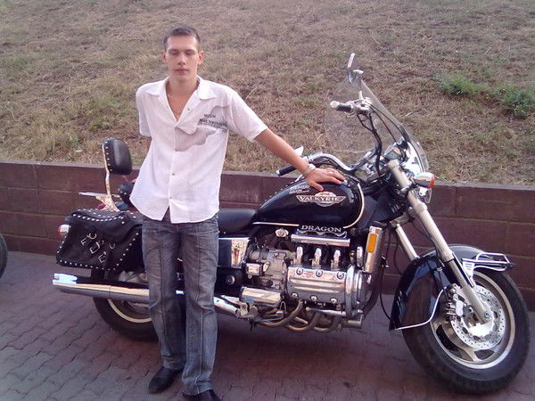 Антон Семёнов