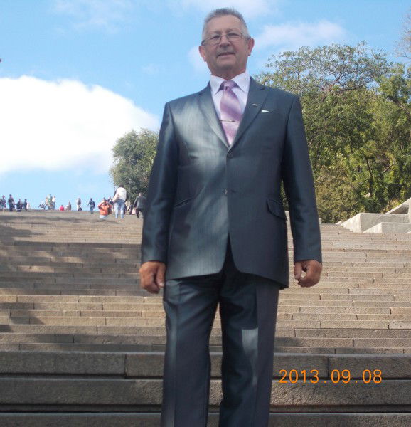 Анатолий Овчаренко