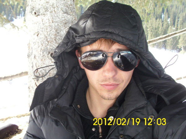 Артём Попов