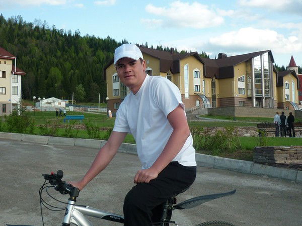 Эдуард Сафиканов