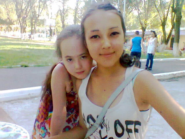 Ainura)) )