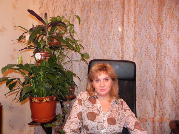 Лена Ухарова