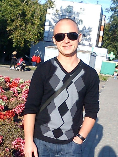 Роман Заварзин