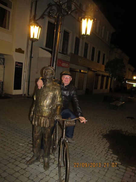 Андрей Константинов