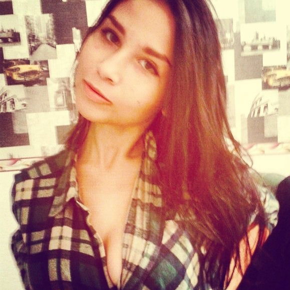 Варя Неустроева