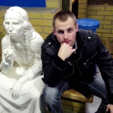 Максим Попов