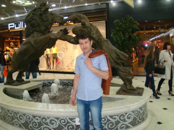 Икром Асланов