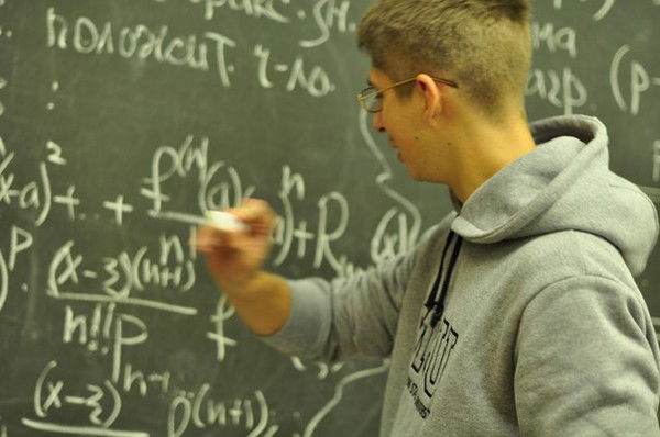 Михаил Попов