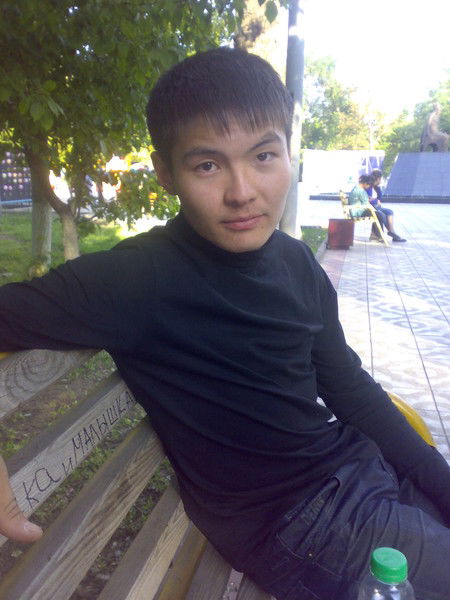 Данияр Шапешев